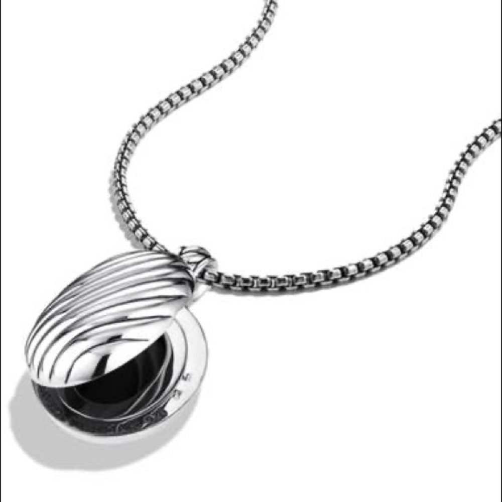David Yurman Sculpted Cable Locket.